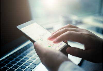 家电巨头跨界逐梦 美的能否在智能手机领域分得一杯羹？